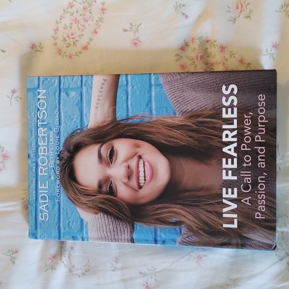 Lot of 2 Sadie Robertson Books +Trading Cards - Picture 5 of 10